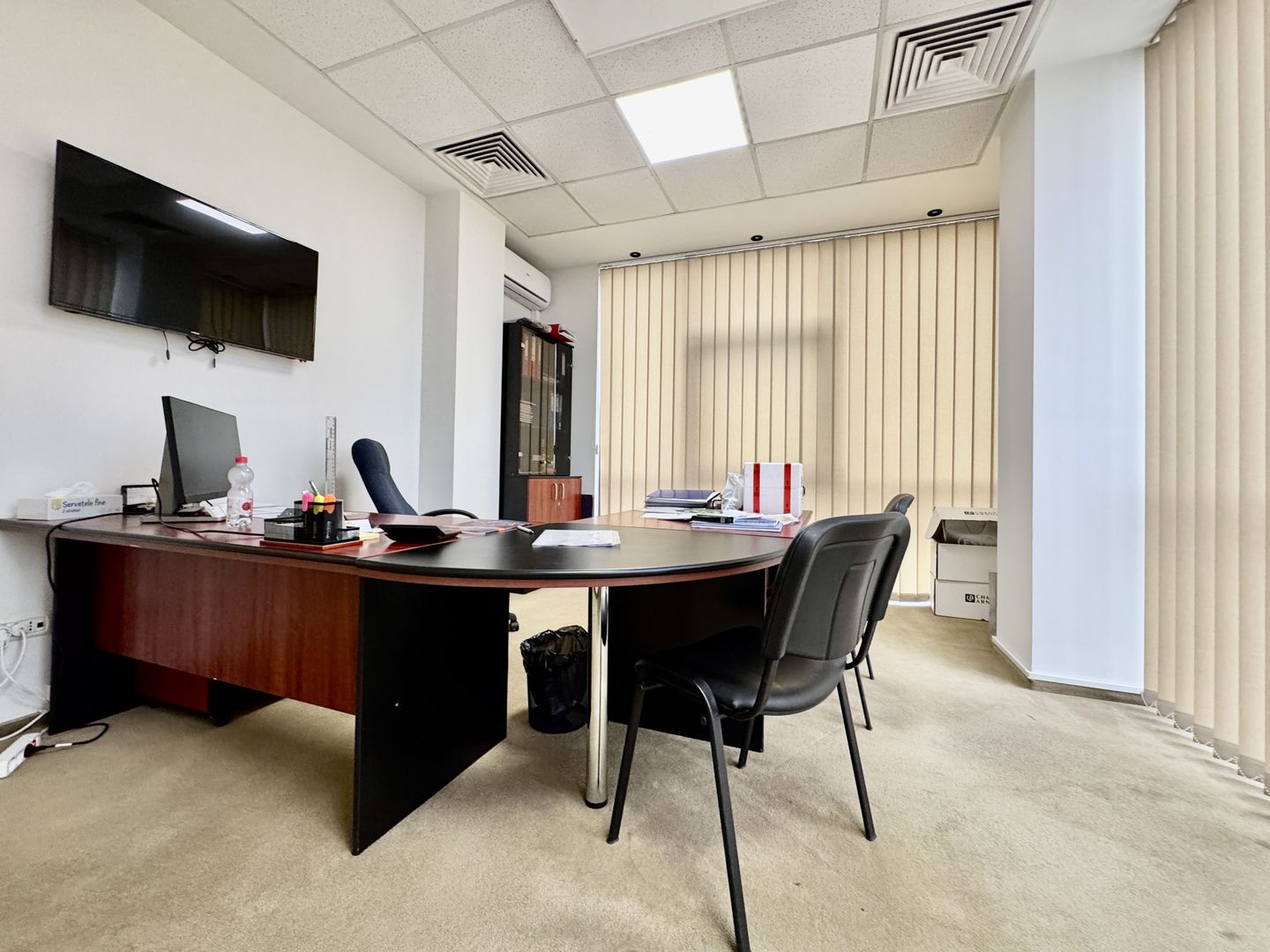 Spațiu pentru birouri langa Funshop Buziașului - Poză 24