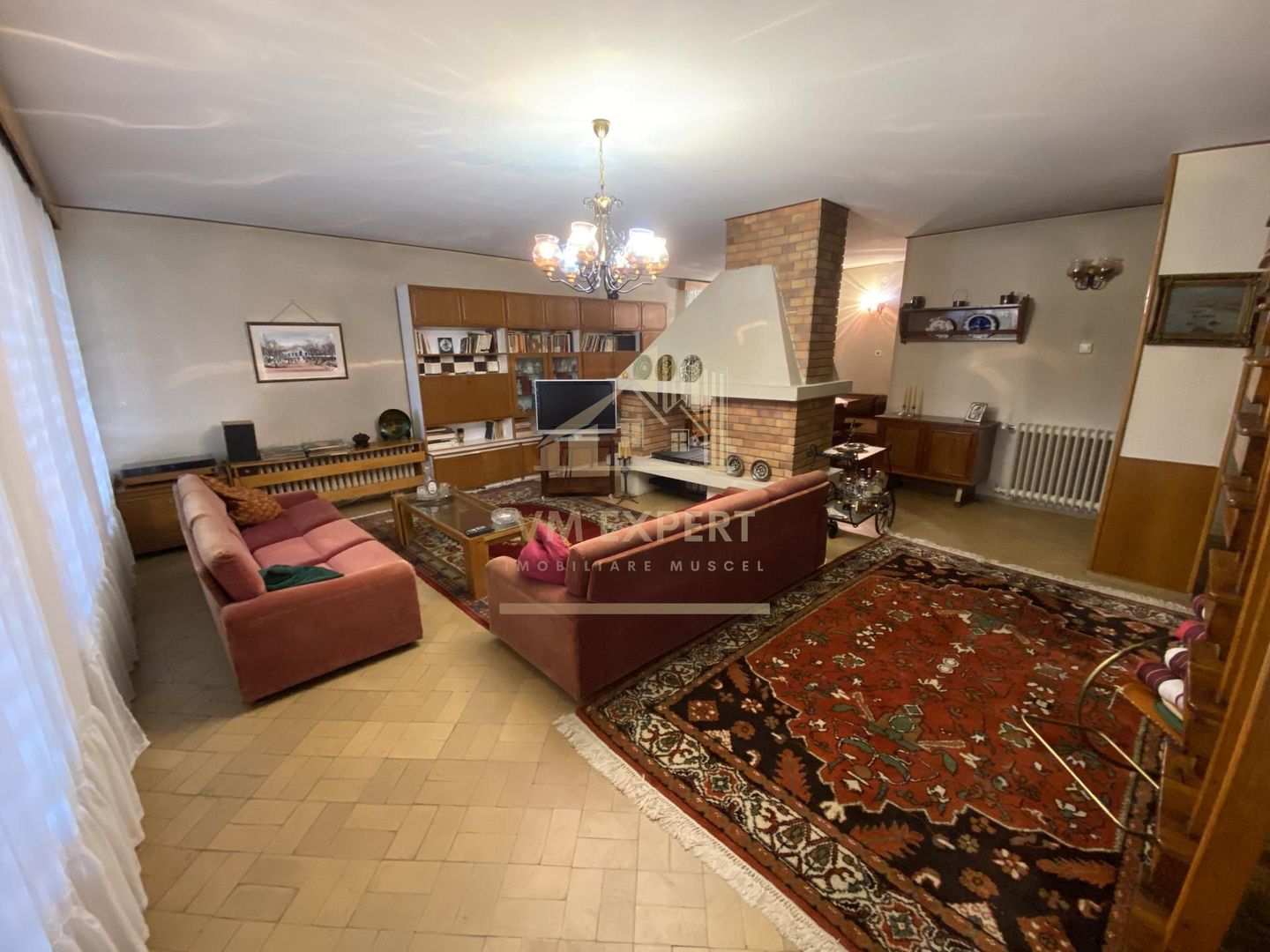VILA 5 CAMERE, TEREN 1500 MP, CENTRAL CAMPULUNG - Poză 6