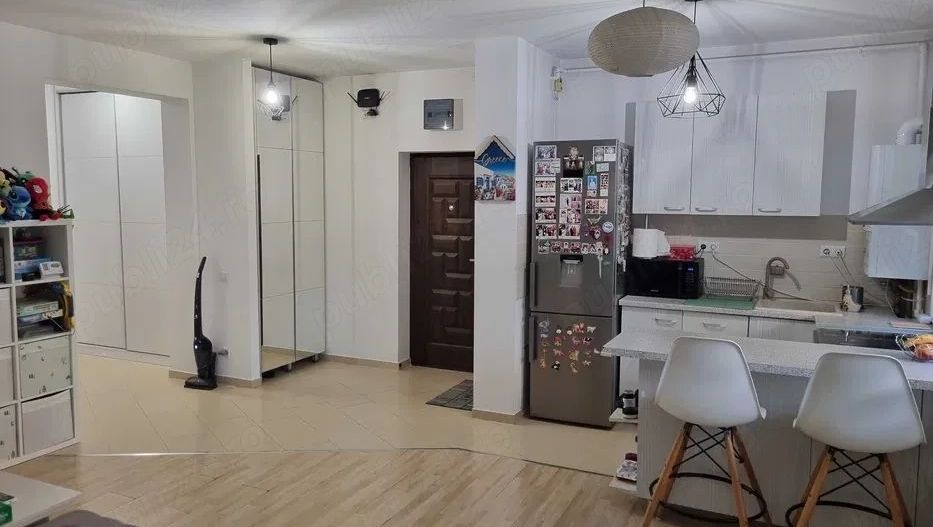 Apartament medern, 2 camere.  Decomandat. Zona Aurel Persu.  Parcare. - Poză 2
