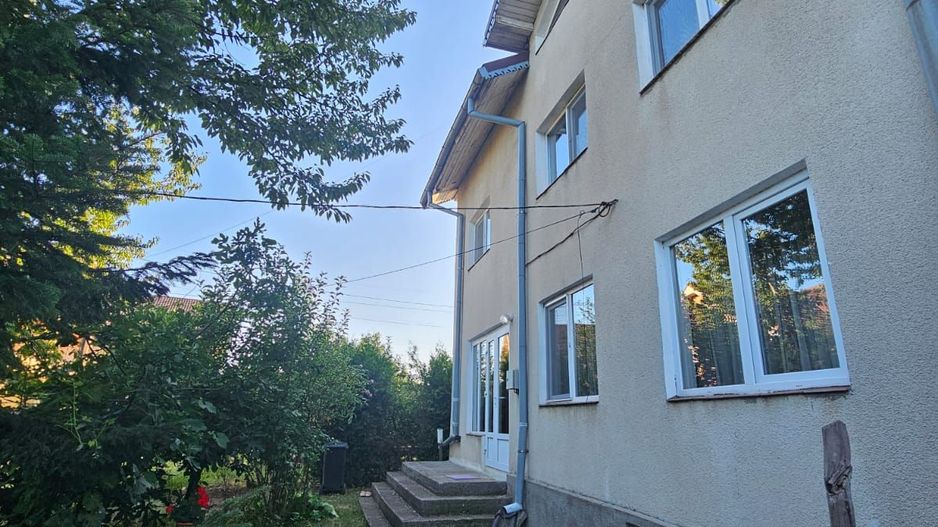 Casă / Vilă cu 8 camere de vânzare în Lapus, Craiova - Poză 1