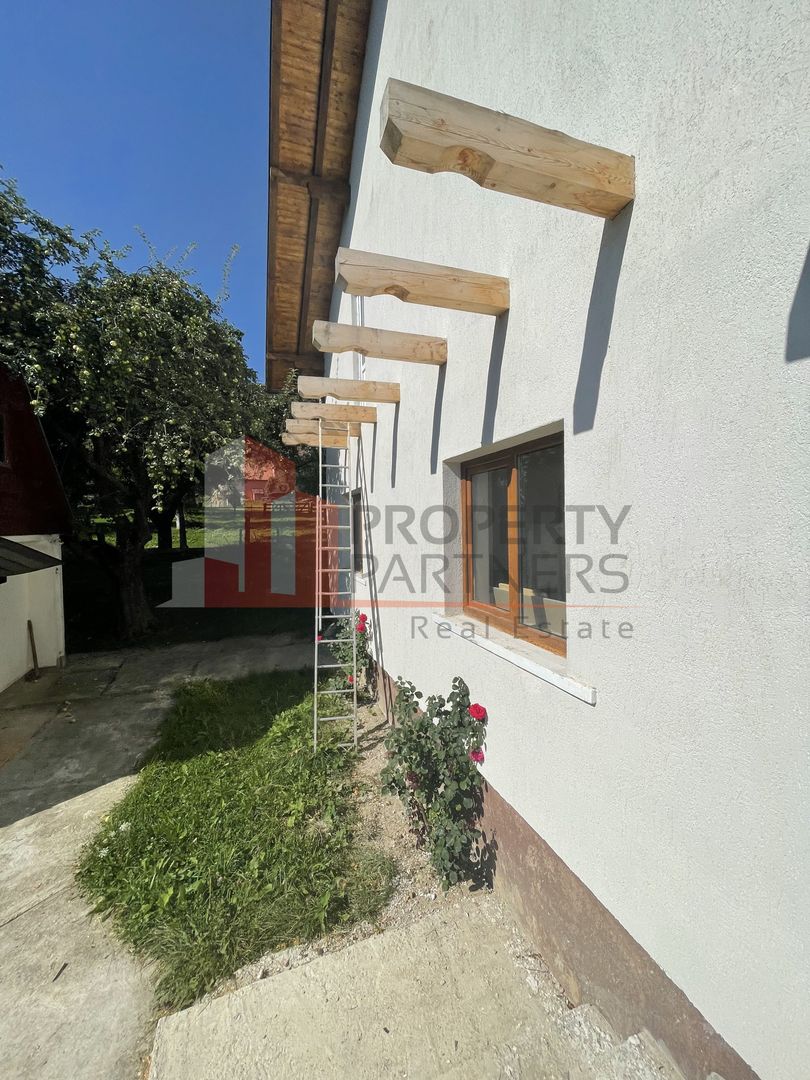 Casa Batraneasca Reconditionata Tohanita Bran 2300 mp Teren - Poză 4
