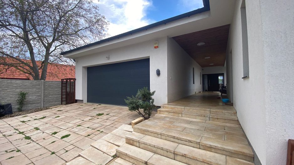 CAsA pe parter formată din 2 corpuri zona Ghiroda - Poză 1