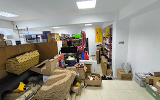 CENTRU ATELIERELOR - Spatiu comercial cu suprafata vitrata mare ! - Poză 11