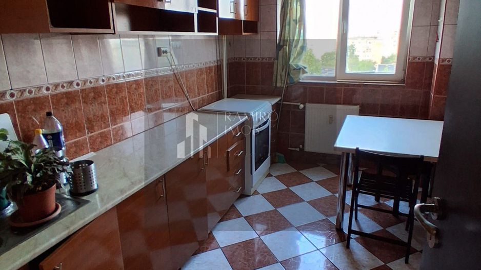 OCAZIE 3 CAMERE METROU GORJULUI 4 minute - Poză 13