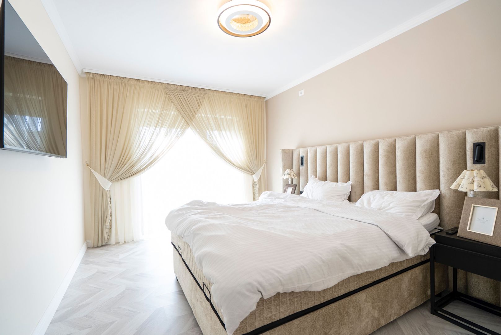 Casa lux Santandrei 3 dormitoare 2 bai 2 terase 2 bucatarii - Poză 3