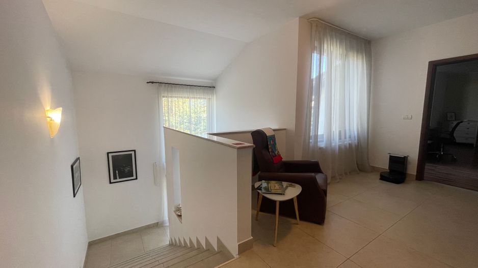 Casa spatioasa de inchiriat -ideala pentru o familie - Poză 16