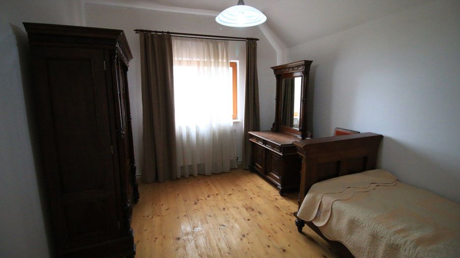 Vila cu 6 camere + 2 case + bazin inot+ 5.934 mp teren  com. Chichis - Poză 10