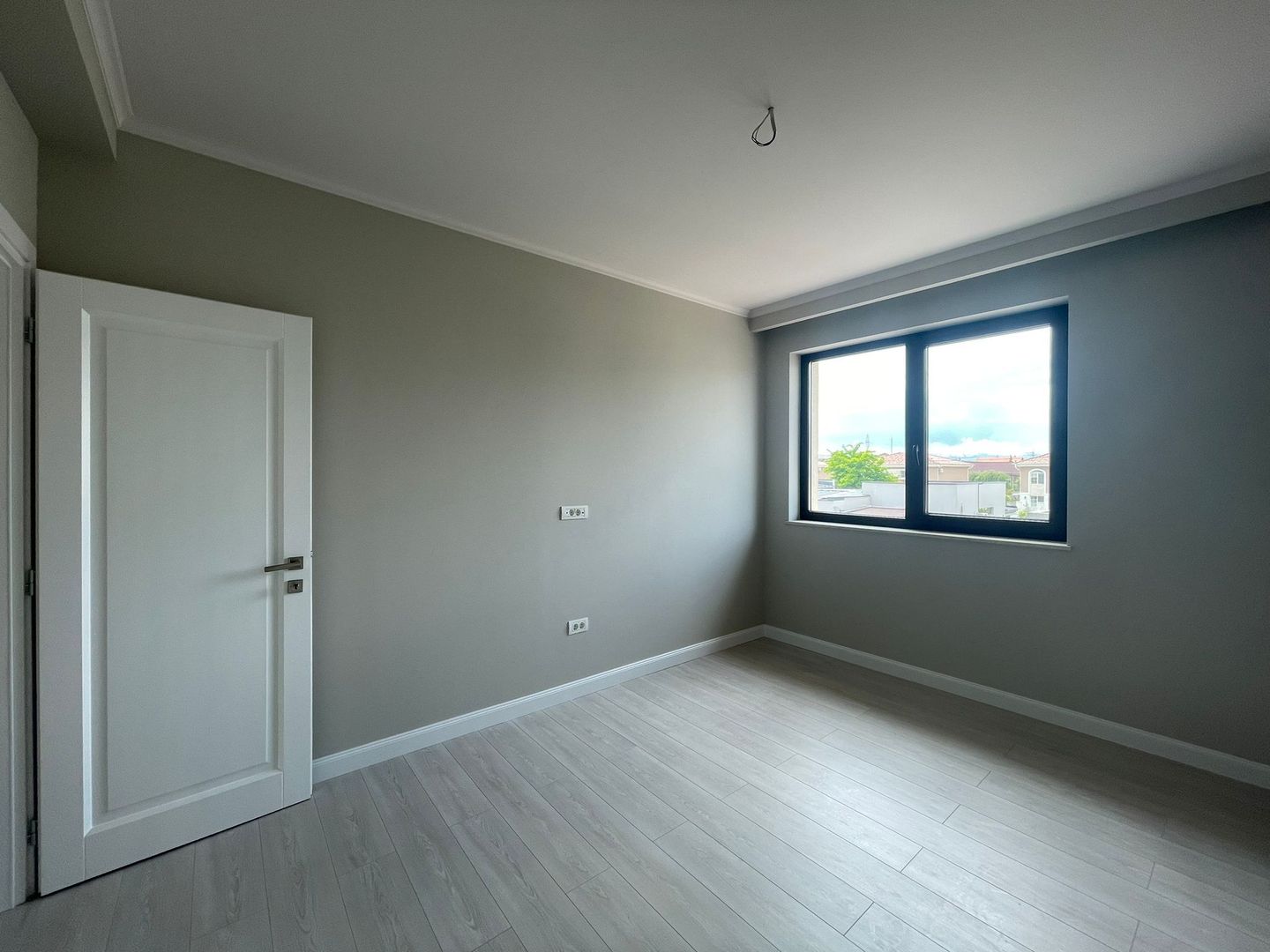 Duplex cu 5 camere și 3 băi - Mosnita Noua - Poză 12