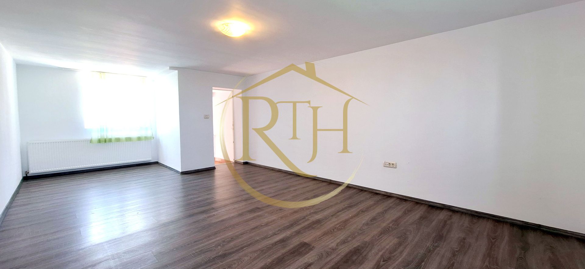 Oferim spre inchiriere, Apartament spatios, 4 camere, pentru locuit sau Firme - Poză 9