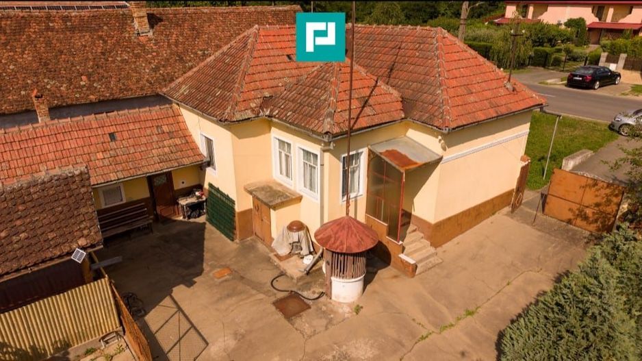 Casa în Cuvin la poalele dealului - Poză 2