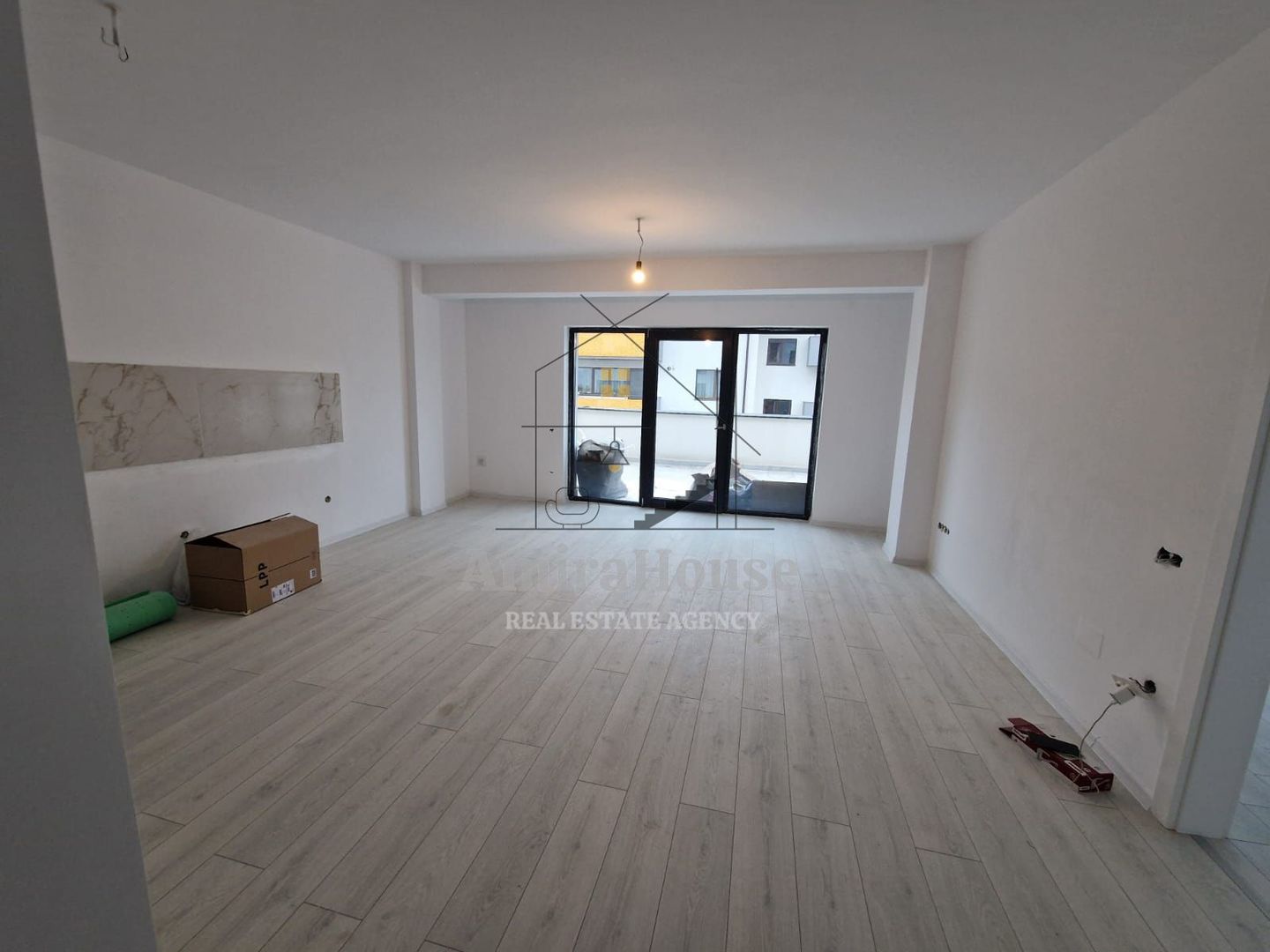 Apartament 2 camere, finisat, parcare, terasa 31 mp,  str Sub Cetate, Floresti - Poză 4