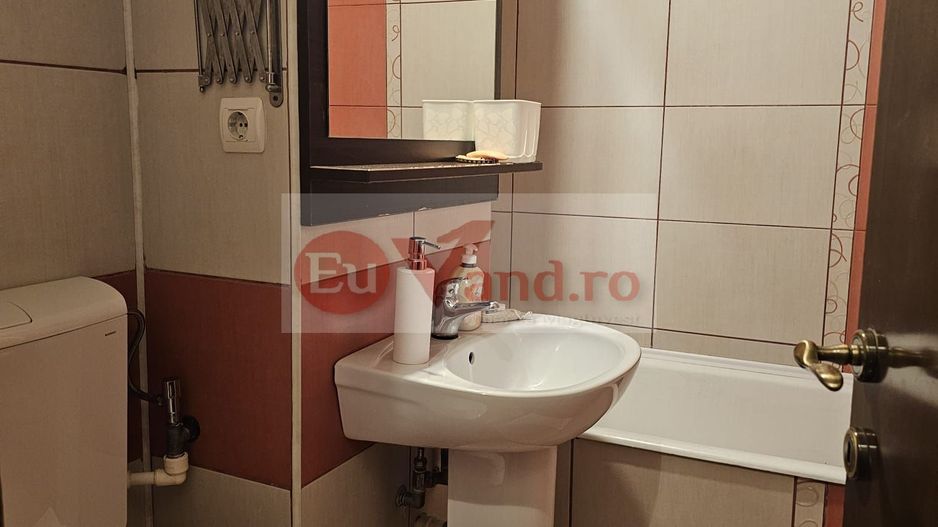 Apartament cu 3 camere, mobilat si utilat - Piata Centrala - Poză 14