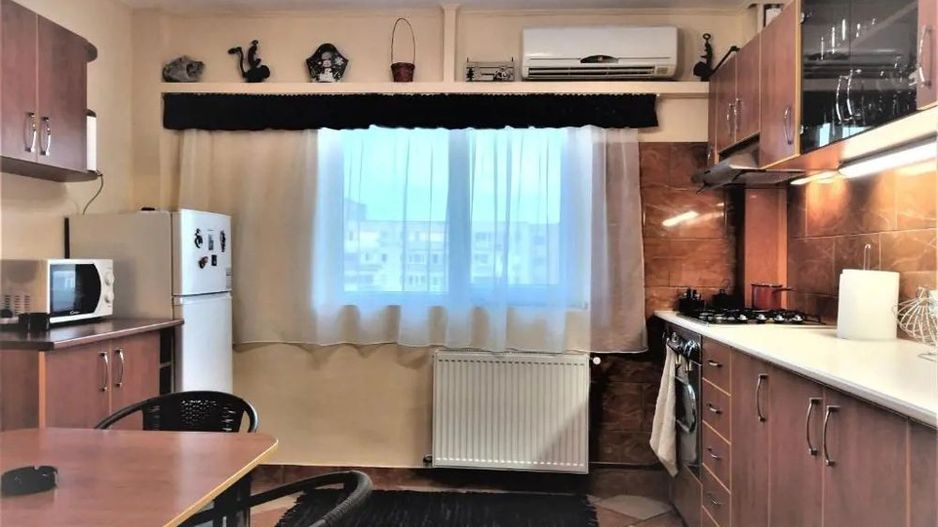 Proprietar inchiriez apartament 2 camere decomandat - Poză 7