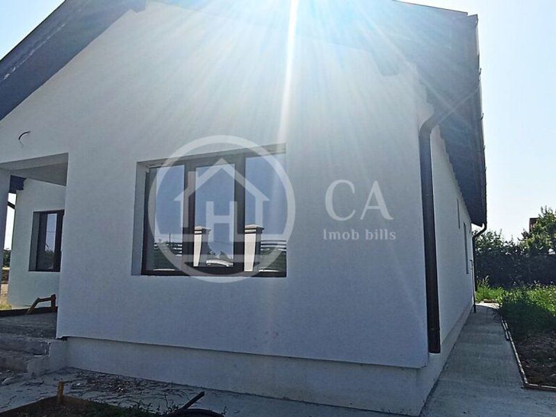 Casa de vanzare cu 4 camere in zona Santandrei, Oradea - Poză 1