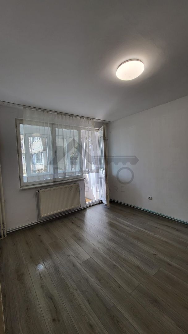 Apartament 3 camere de vânzare - Poză 2