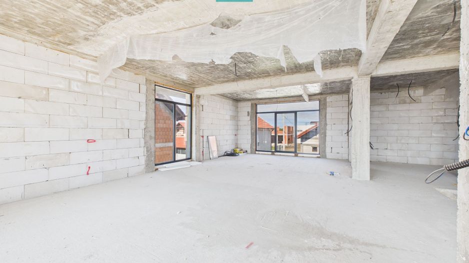 Casa cu etaj la gri in Zimandul Nou - Poză 3