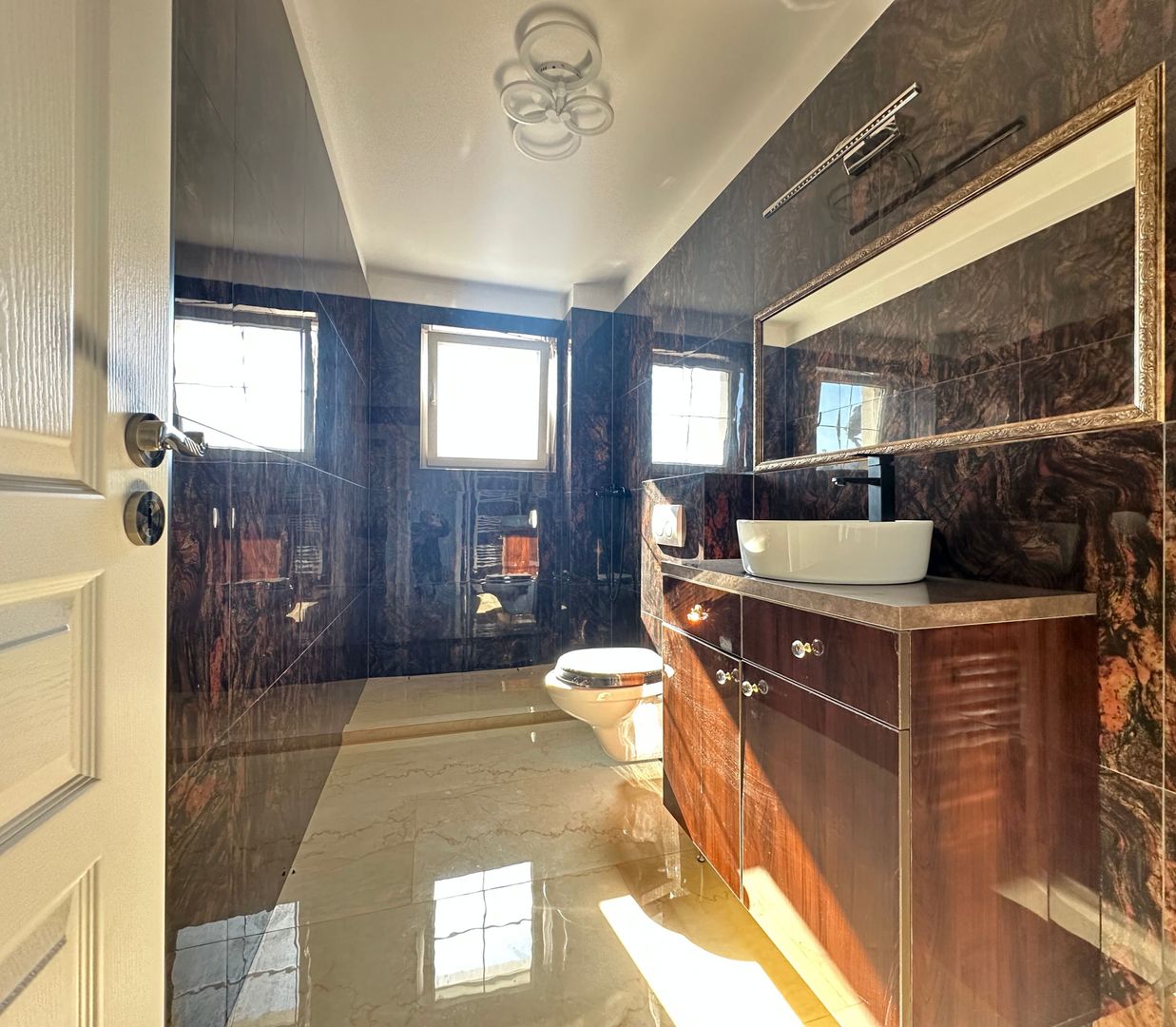 Vânzare casă 5 camere nouă elegantă și spațioasă în Hărman - Poză 12