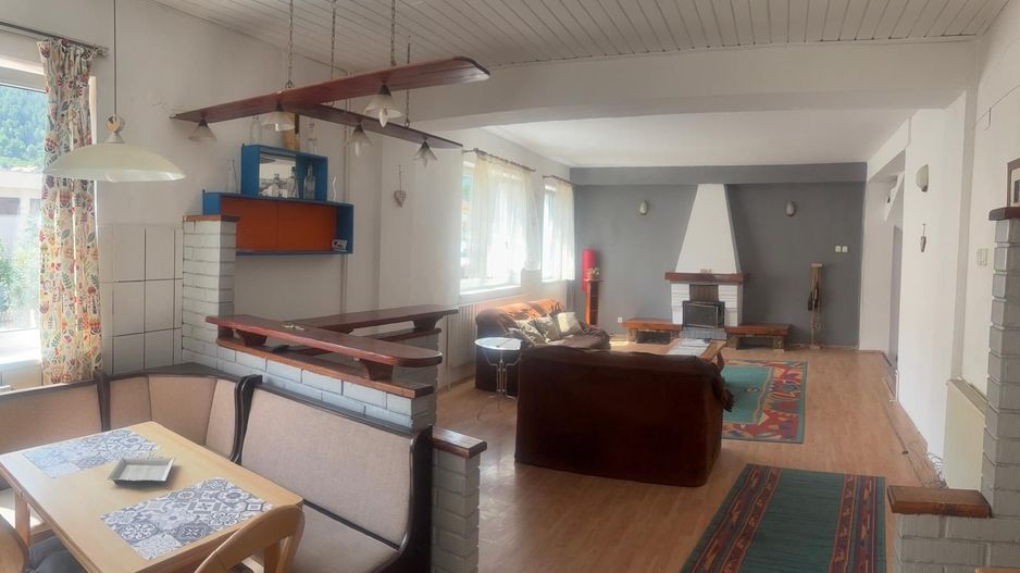 Apartament deosebit la 5 minute de Piata Sfatului - Poză 2