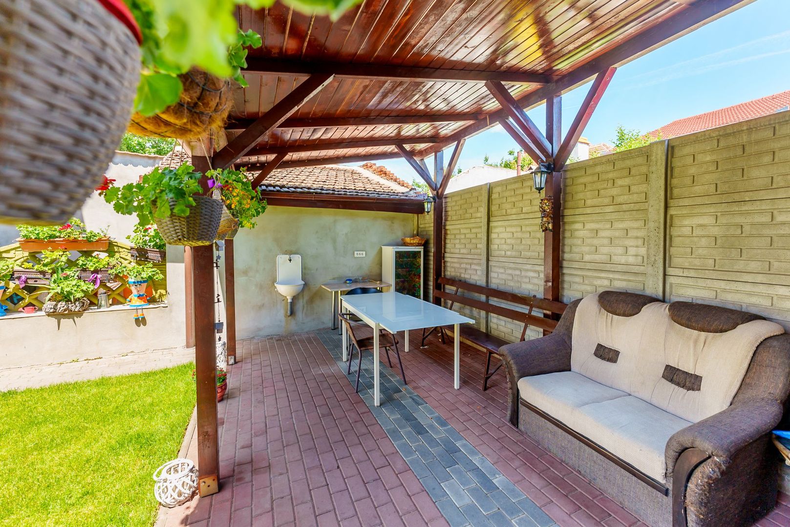 Apartament cu 3 camere la curte comună în Grădiște - Poză 2