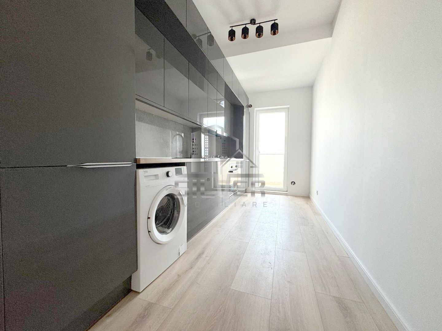 Apartament cu 2 camere dec. recent finisat+terasa de 12 mp/CF. - Poză 4