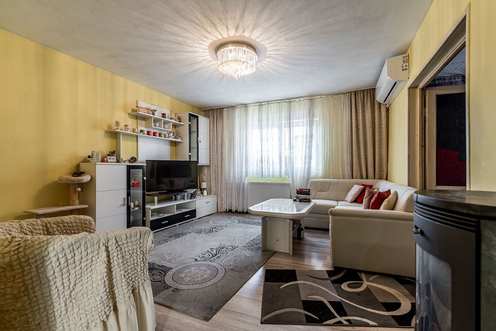Casa in Micalaca - teren 457 mp - Garaj si Gradina - COMISION 0% - Poză 2