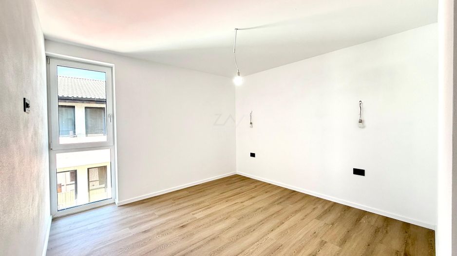 Comision 0! Duplex cu 5 camere despartit prin camera tehnica. Asfalt. - Poză 7