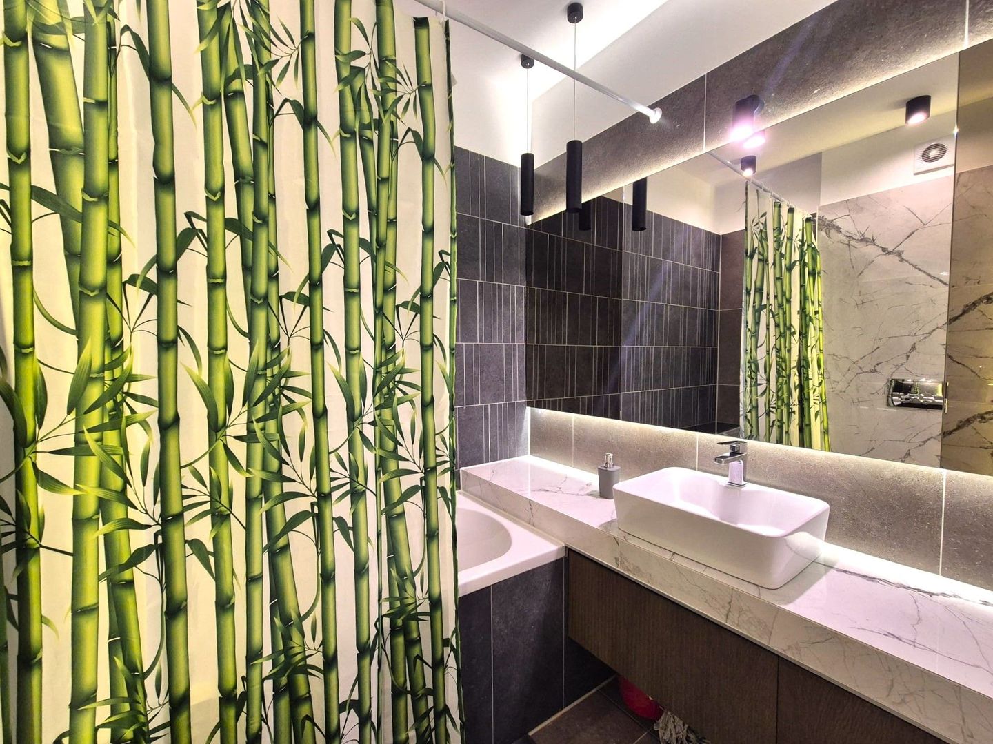 Zona Coresi, str. 13 Decembrie, apartament spațios, bloc nou, loc parcare - Poză 21