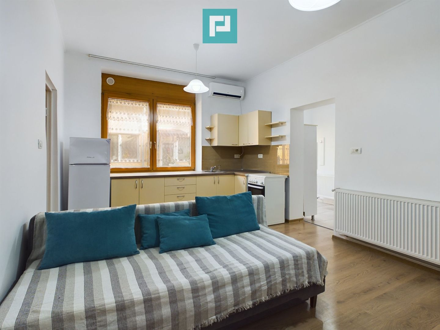 Apartament cu 3 camere la curte comună în Grădiște - Poză 6