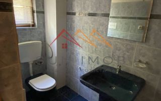 Vila de vanzare, teren 3100 mp, 7 camere, 6 grupuri sanitare, 3 CT, an 1997 - Poză 48