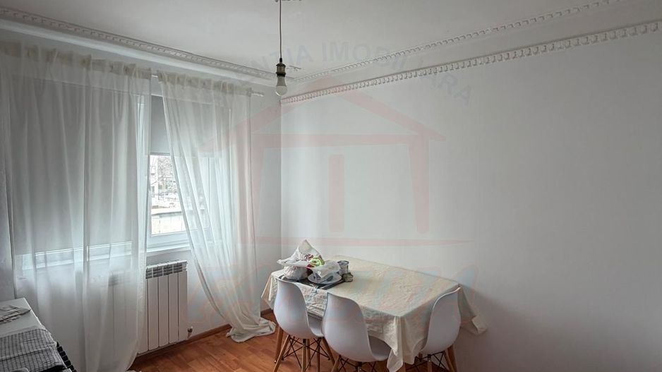 Vanzare apartament cu 4 camere in Micro 39b( k-uri), etaj 1, - Poză 11