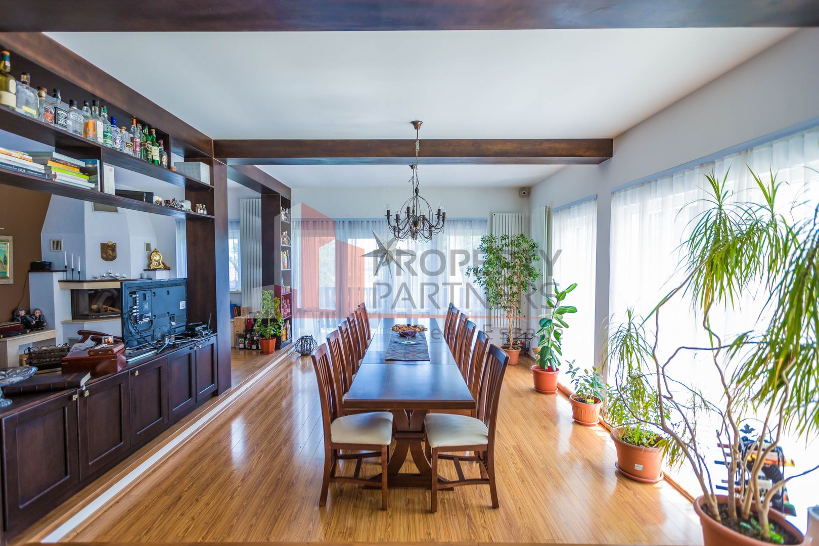 Vilă 340 mp Bran | Teren 5500 mp | 6 dormitoare cu băi proprii - Poză 6