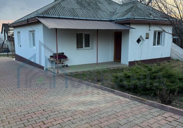 Casă de vânzare în satul Hărtoape, comuna Vânători, județul Iași - Poză 1