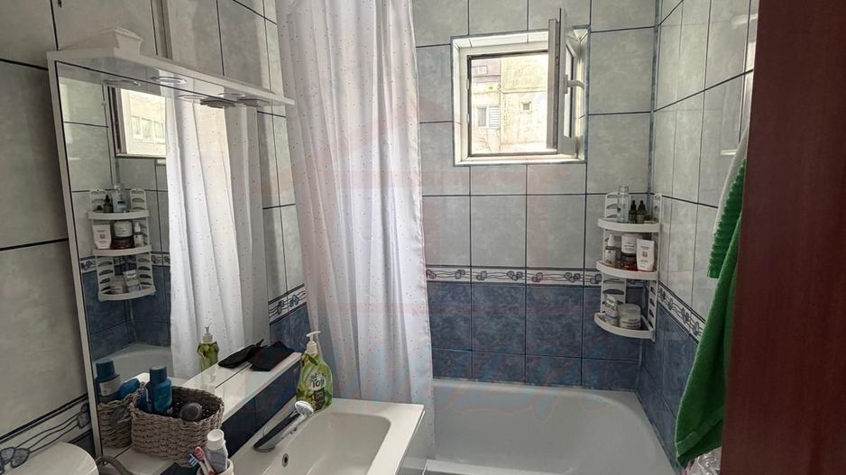 Vanzare apartament cu 4 camere in Micro 39b( k-uri), etaj 1, - Poză 15