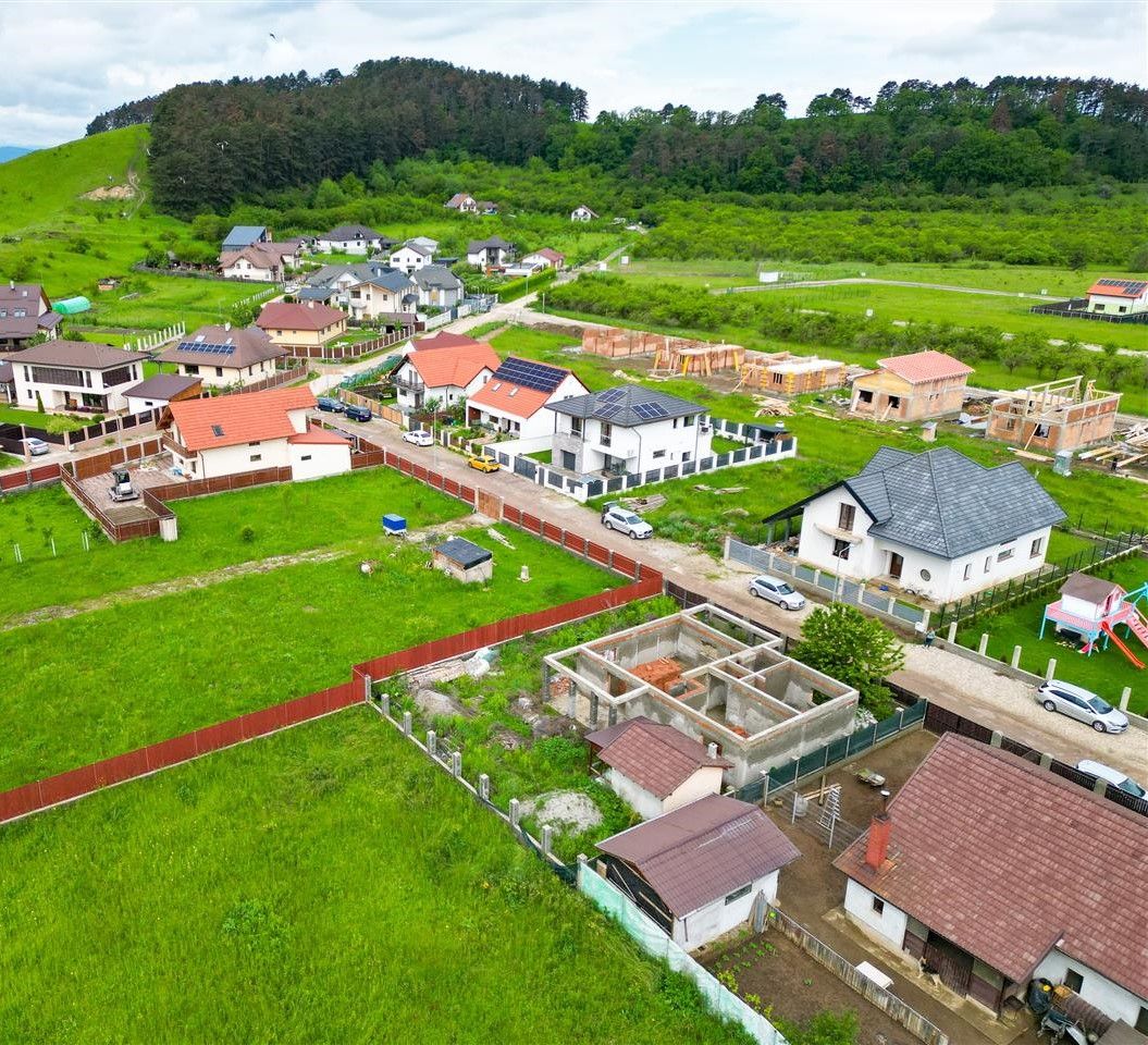 Teren intravilan,500mp,arie pitoreasca, aproape de natura,Harman,Brasov - Poză 1