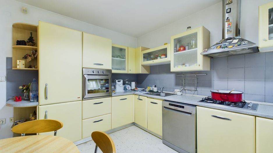 Casă situată Central în Dumbrăvița - Poză 9