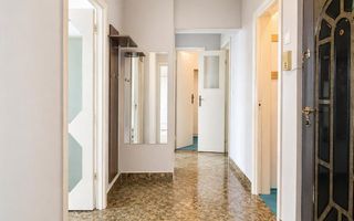 Vând apartament cu 2 camere,in cartierul Tudor,strada Infratirii - Poză 3