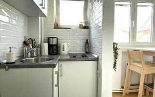 Garsoniera | Vedere catre Calea Victoria  | Airbnb | Certificat Turism - Poză 5