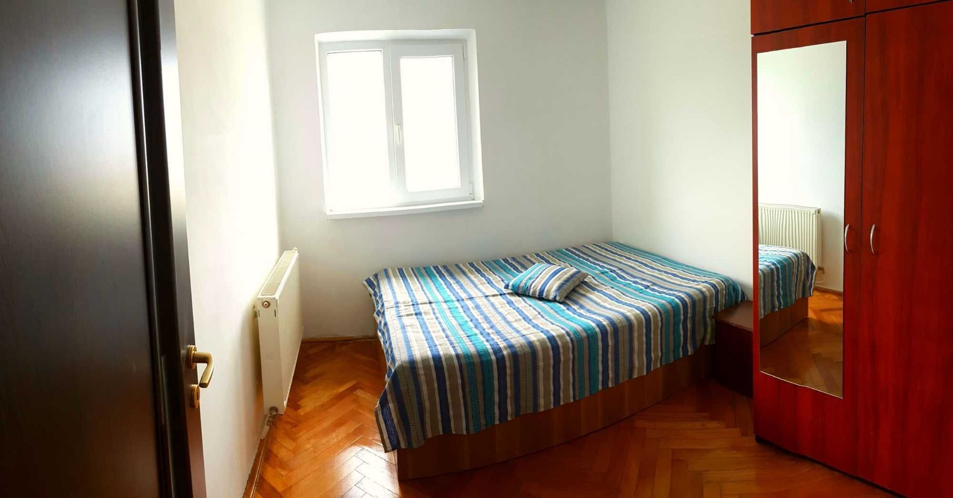 Inchiriez apartament CETATE - 3 camere plus living cu bucatarie - Poză 4