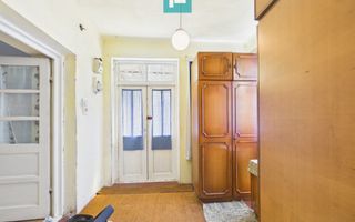Casa în Cuvin la poalele dealului - Poză 10