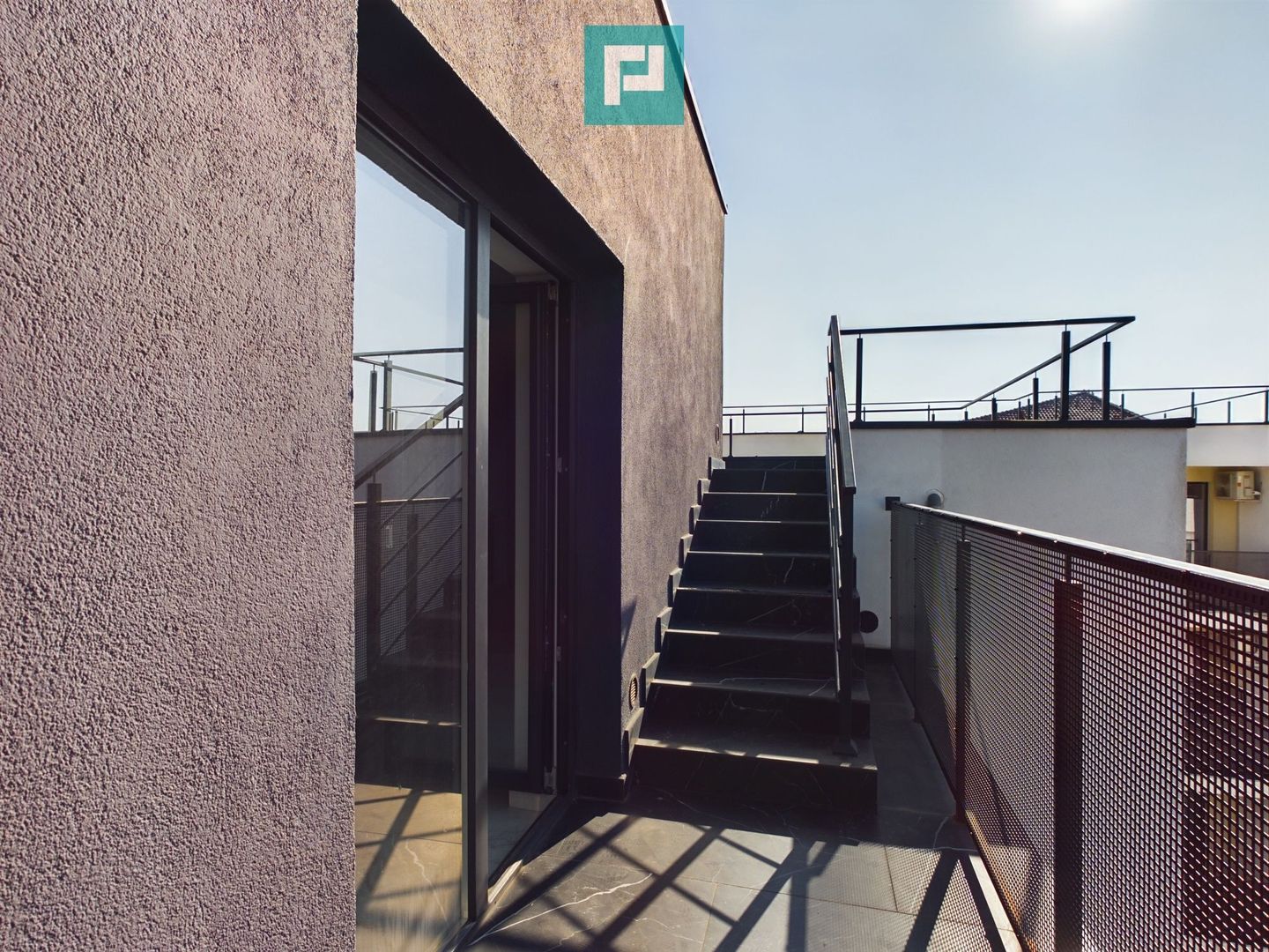 Penthouse nou cu 2 dormitoare și terasă de 29mp - Poză 1