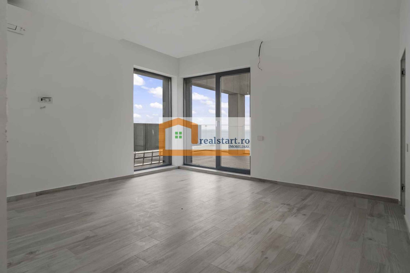 Vedere directa la Mare, Prima linie, Penthouse tip Duplex, bloc Boutique - Poză 25