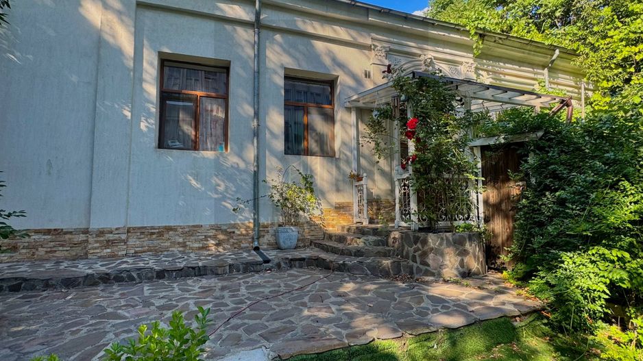Spre Vânzare Proprietate remarcabilă cu 6 camere în inima Iașului ! - Poză 6