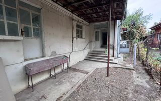 Casă cu personalitate și teren generos in Livezi, comuna Podari - Poză 2