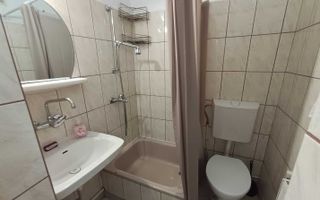 Apartament renovat, curte comună îngrijită, zona Podul Traian. - Poză 6