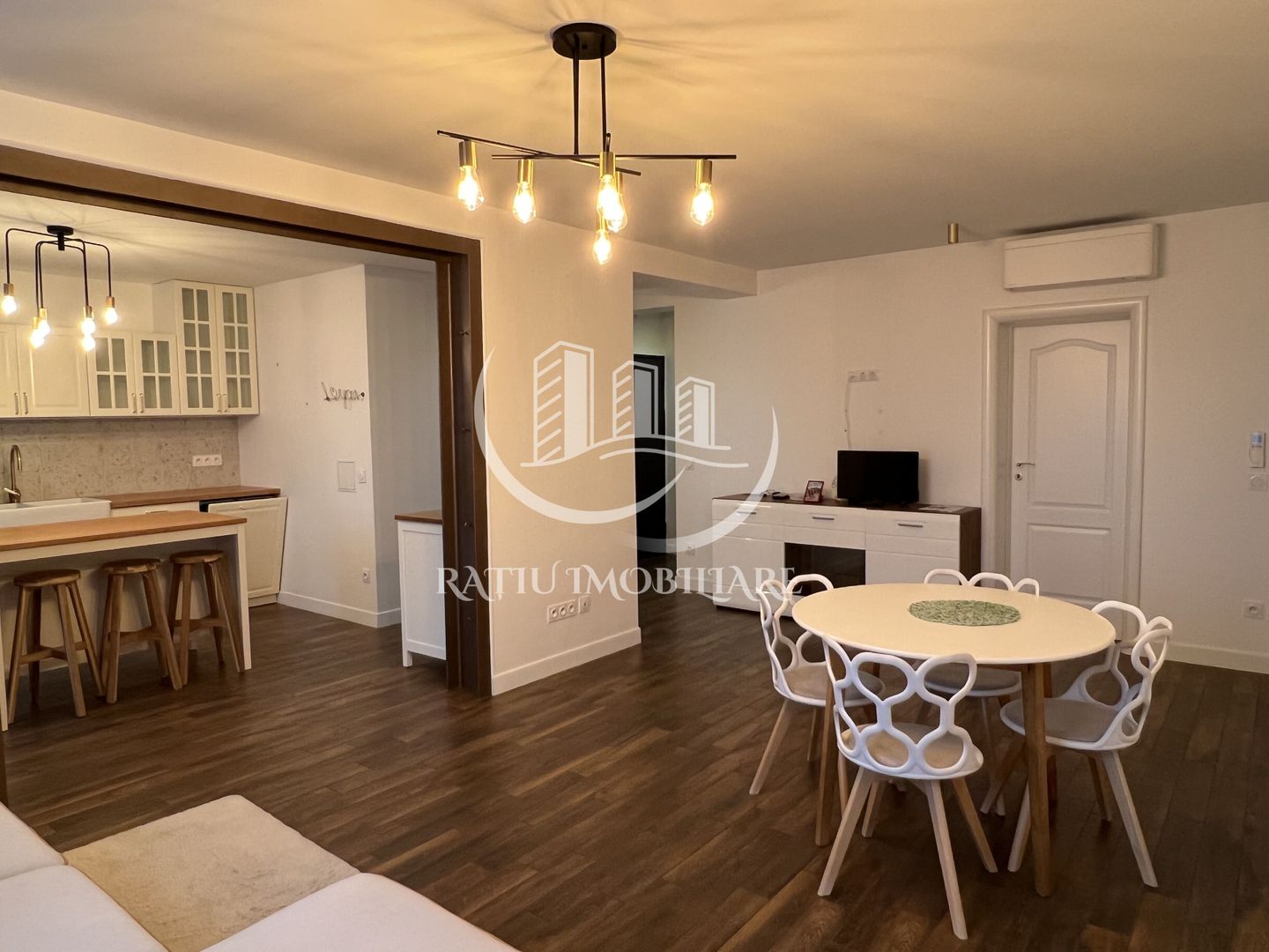 Apartament cu 4 camere | Ultracentral | Oradea - Poză 8