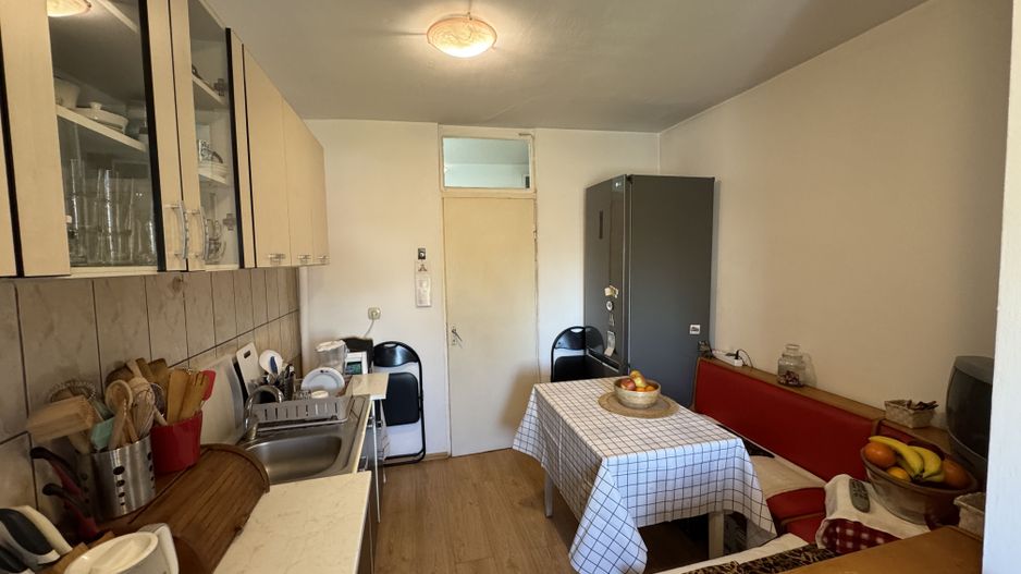 Apartament decomandat cu 3 camere in Florilor, strada Crinului - Poză 9
