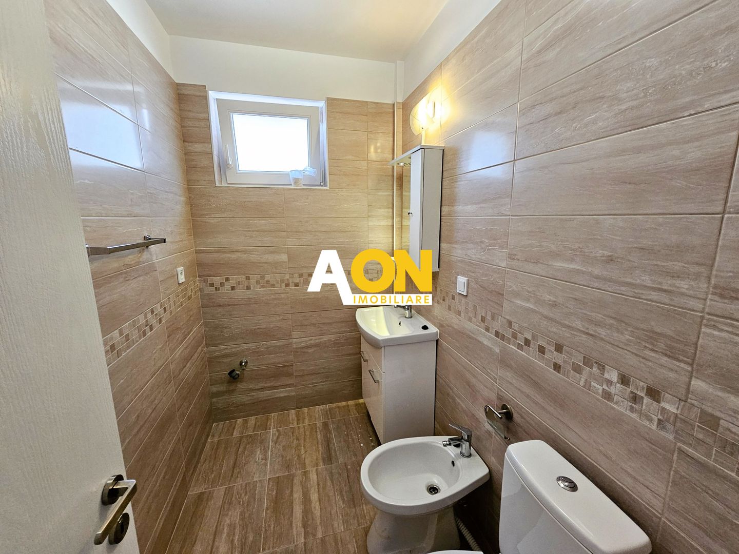 Penthouse 4 camere, 100 mp utili + terasa 83 mp + boxa 21 mp, Centru - Poză 8