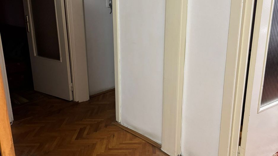 Girocului-Spitalul judetean | 3 Camere | Decomandat | Centrala proprie | Boxa - Poză 4