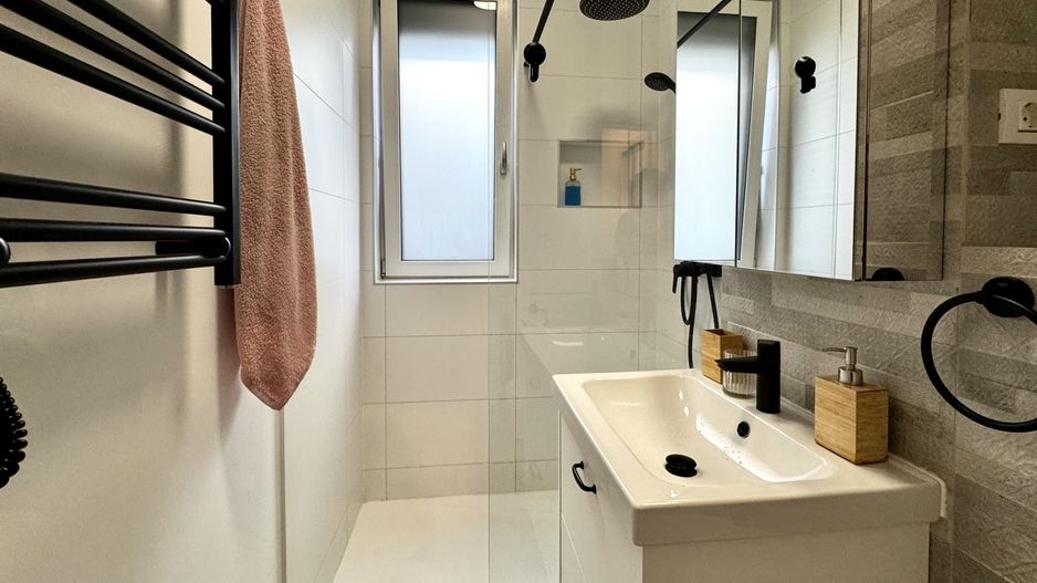 Apartament cu 2 camere, la prima închiriere, primitor si elegant - Poză 17