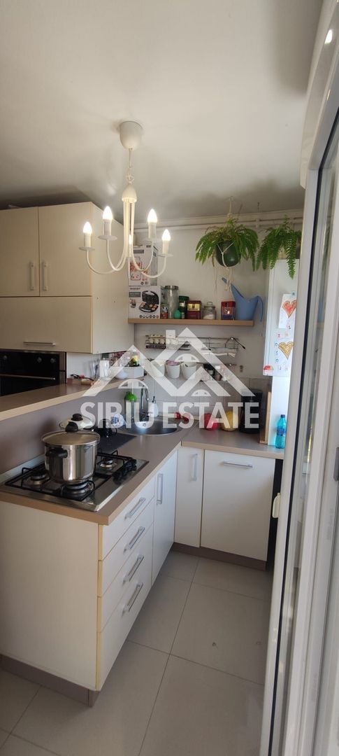 Apartament de inchiriat 3 camere mobilat si utilat in Sibiu - Poză 7